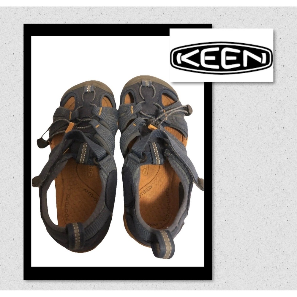 Keen Clearwater CNX Sandals Blue SZ 12/13 Hiking Water Shoes (5 Year Old)